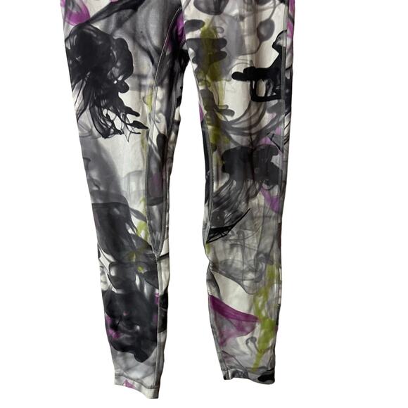 Lululemon Throwback Print Align High-Rise Pant 25"
Unicorn Throwback White Multi - Picture 4 of 11